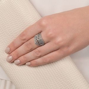 Pandora Feather Ring Size 6